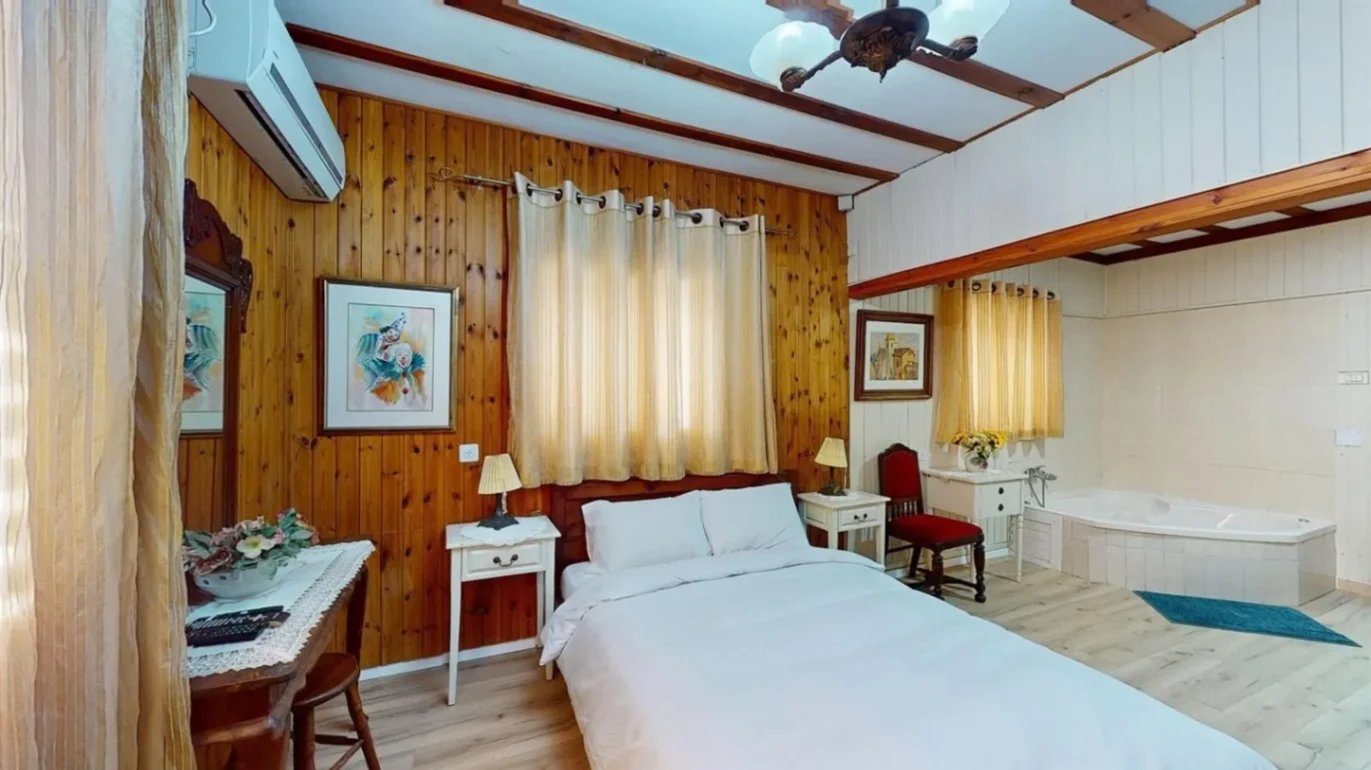 Beit HaZorea – Romantic Shai Chen Cabin, Moshav Menahemia