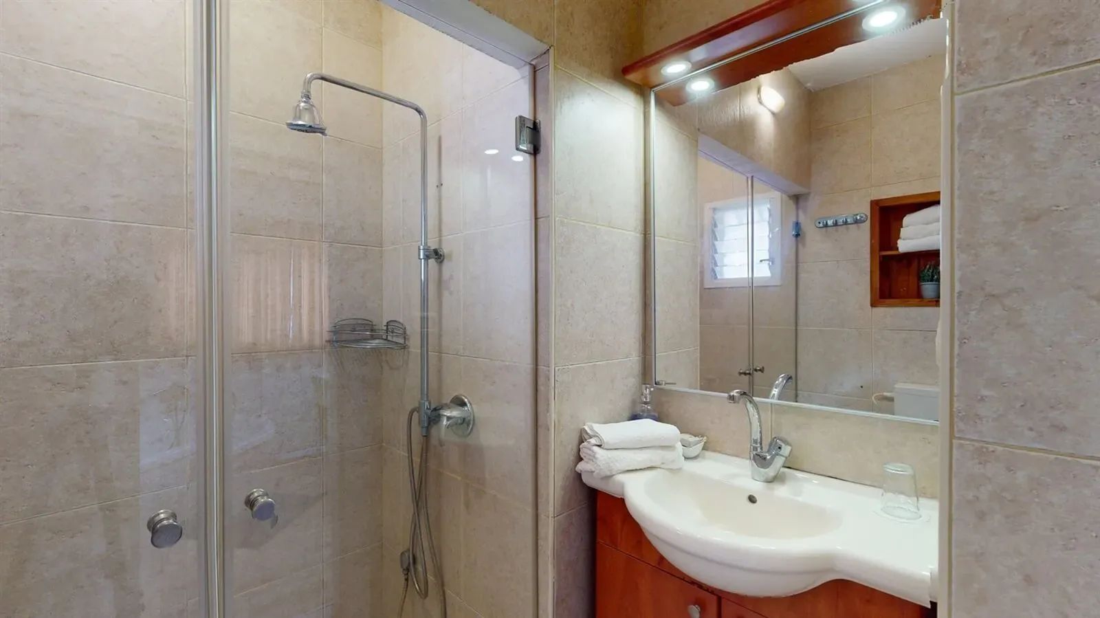 Beit HaZorea – Romantic Shai Chen Cabin, Moshav Menahemia 5