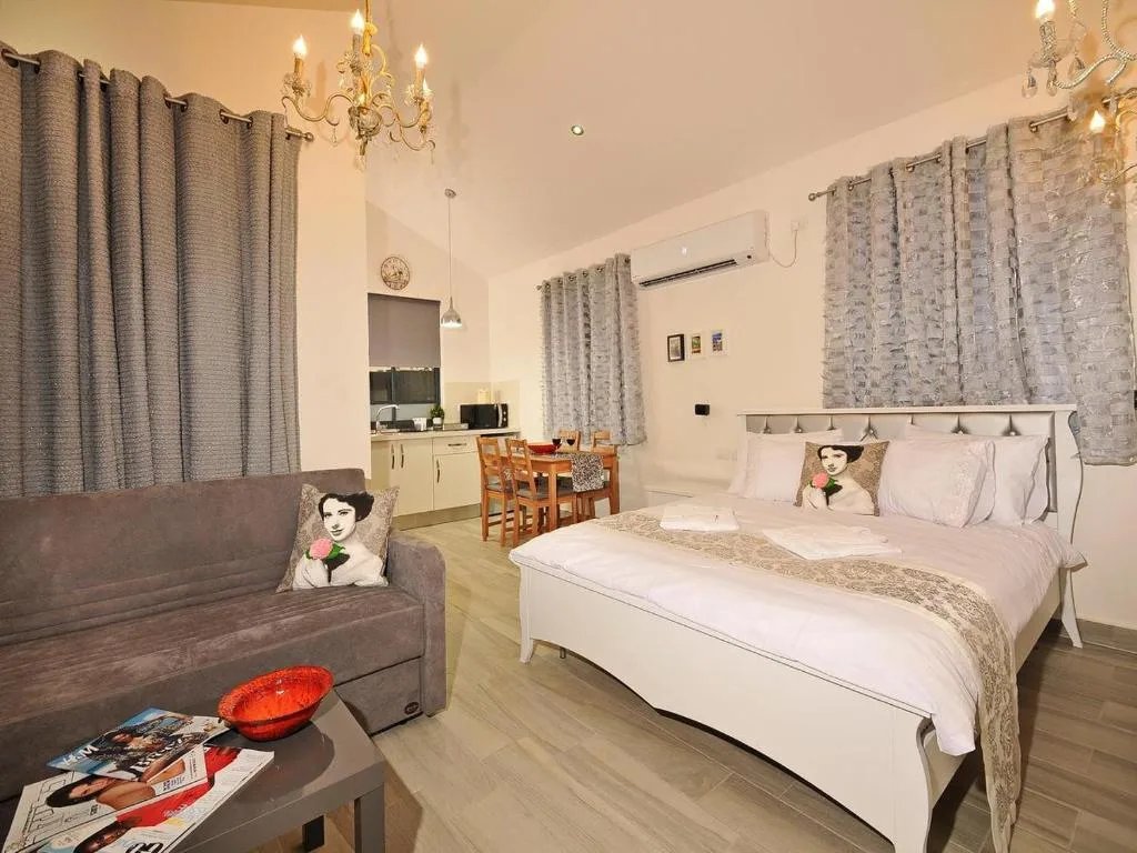 Gal Golan - Romantic Cabin with Spa Bath A, Moshav Had-Nes