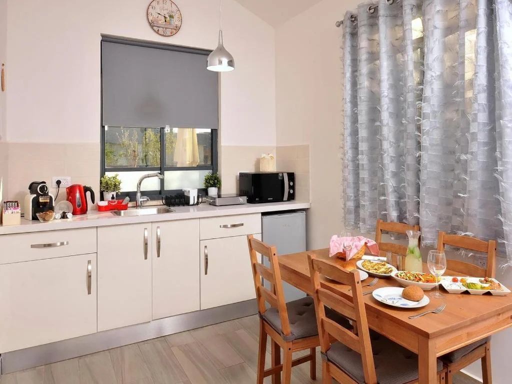 Gal Golan - Romantic Cabin with Spa Bath B, Had-Nes 4