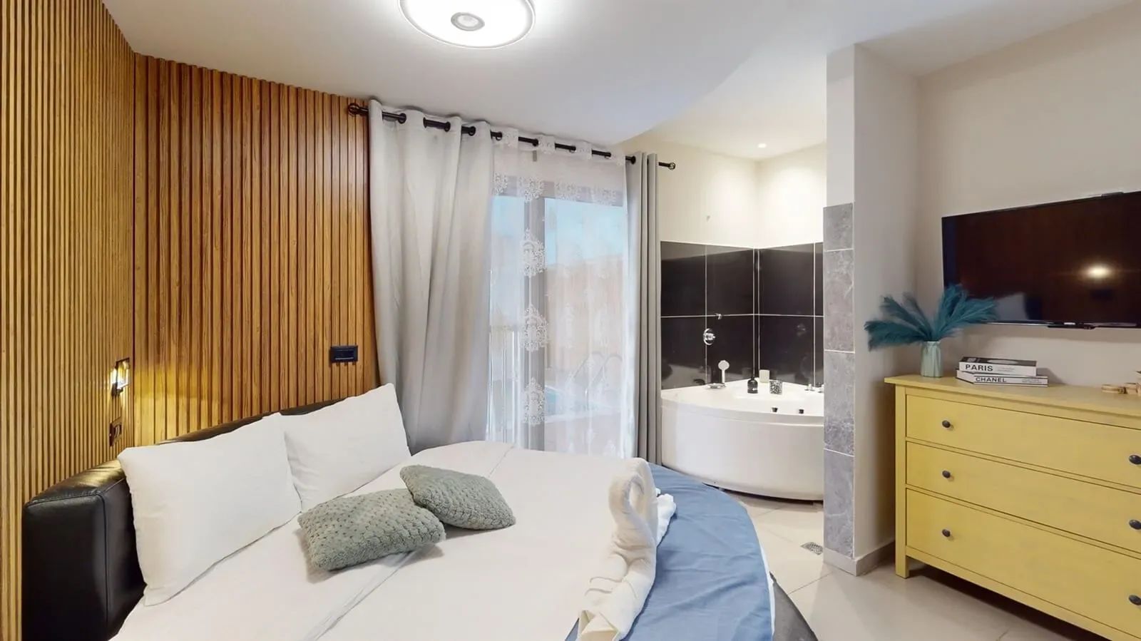 Richmond Mansion - Mike's Romantic Suite in Had Nes, Golan Heights