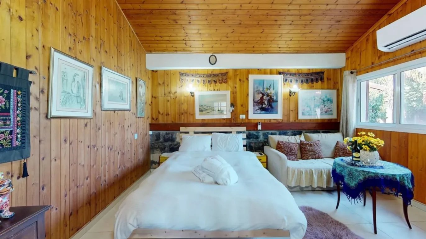 Beit HaZorea – Romantic Yuval Cabin, Moshav Menahemia