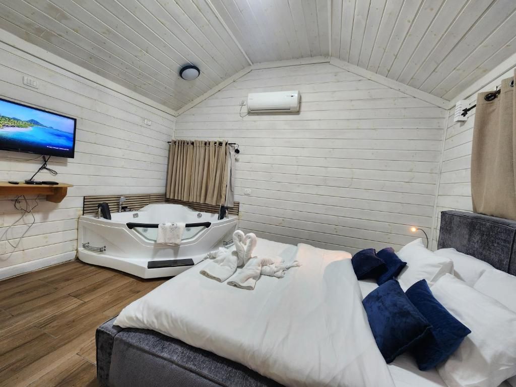 B&B with a pool for the family - The Family Cabin 4