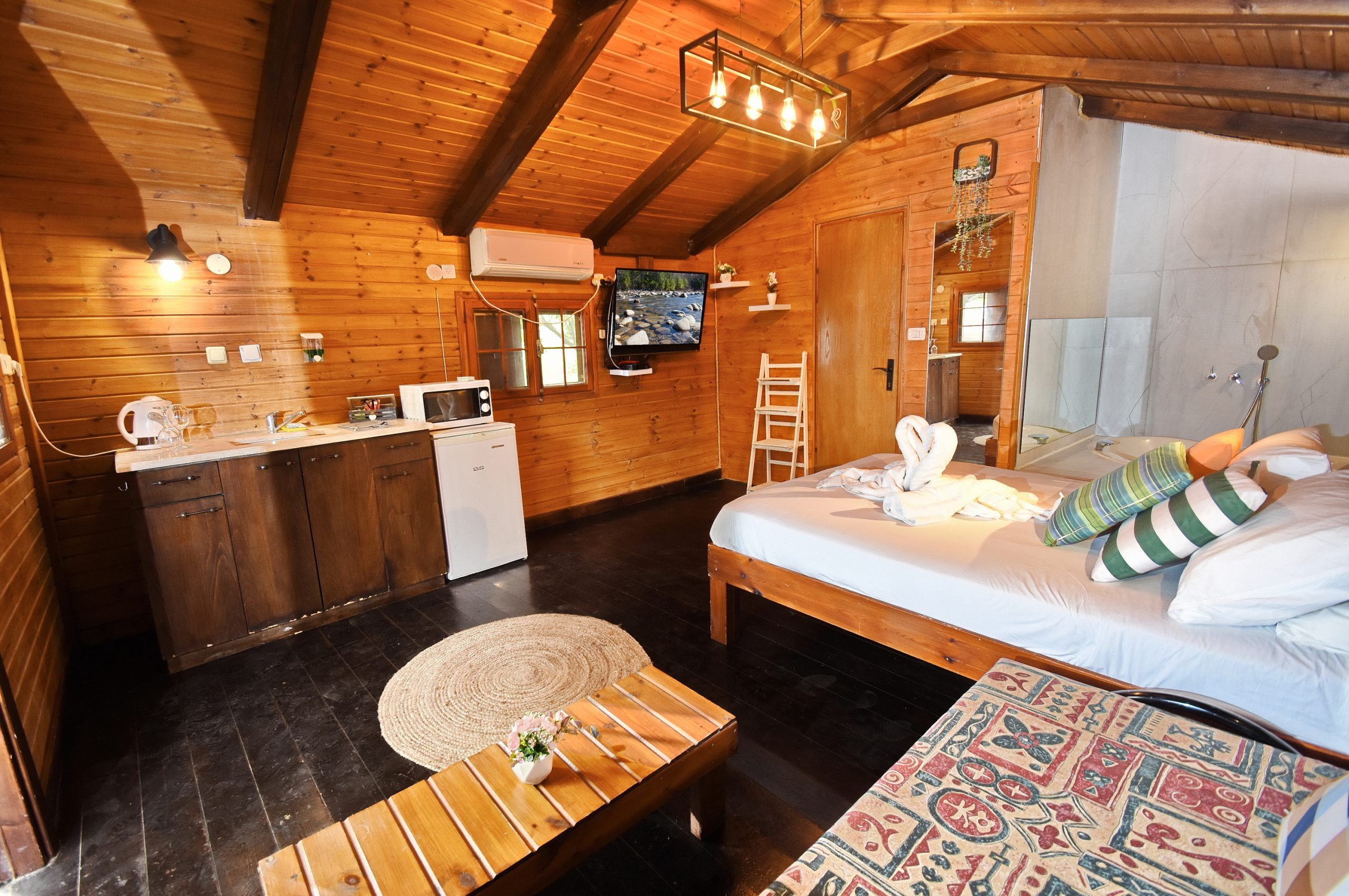 A Corner by the Spring - The Romantic Cabin 5