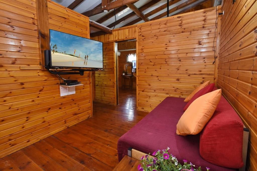 Family B&B with Heated Pool - A Corner in the Spring 2