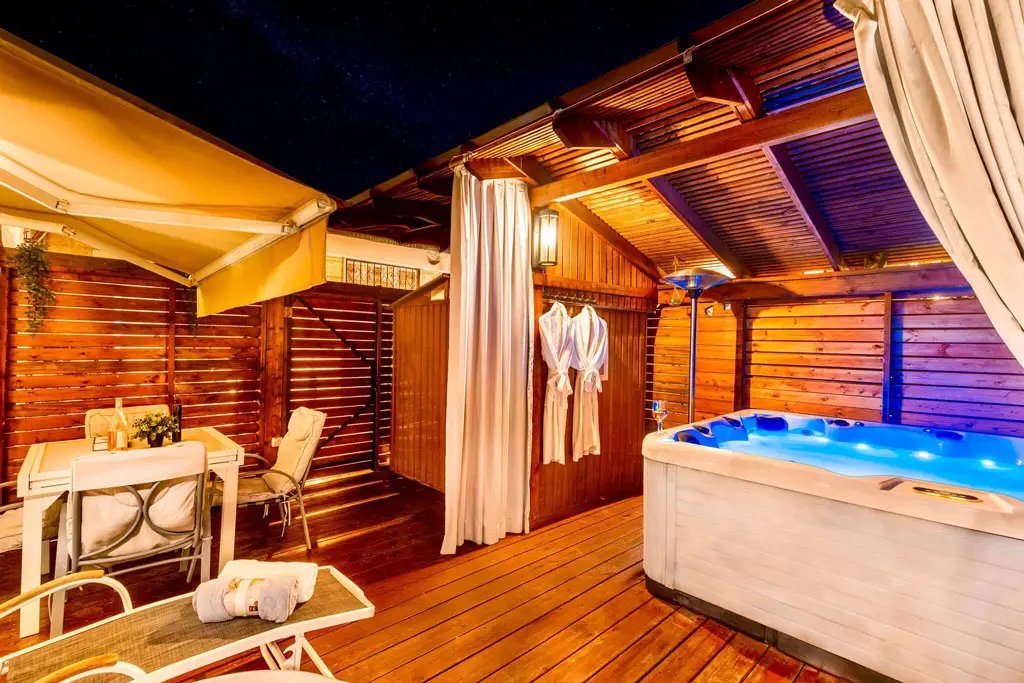 Mamilla View – Familiensuite mit privatem Innenhof und Whirlpool