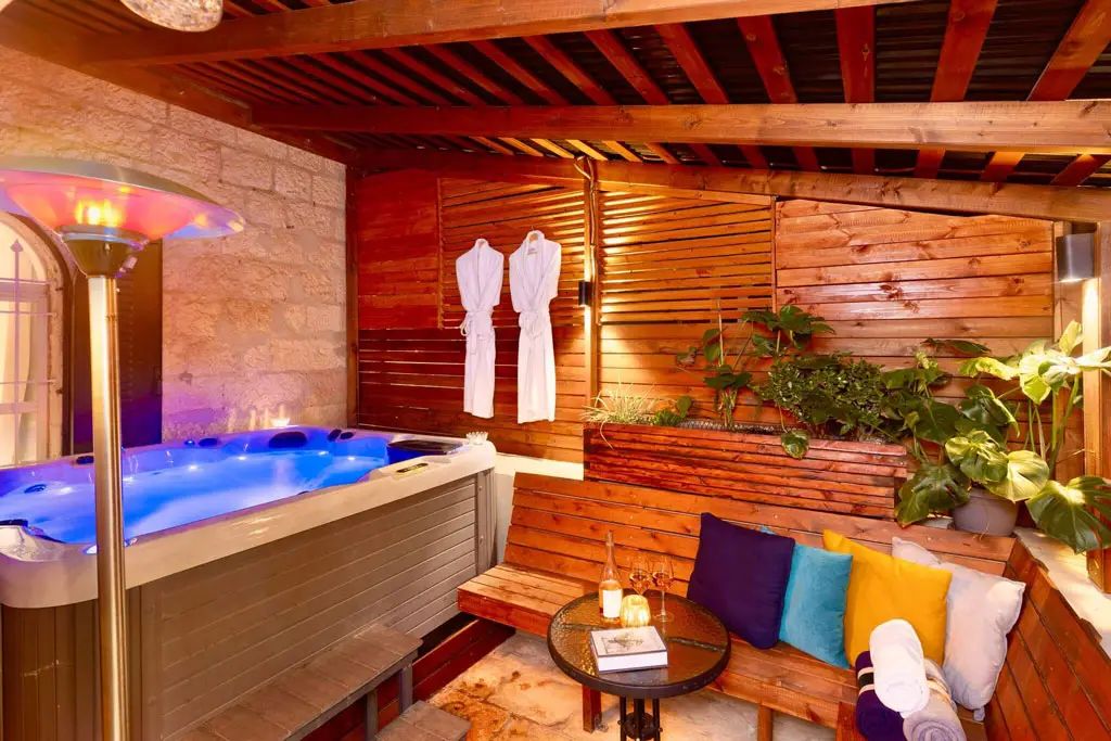 ממילא ויו - בית עירוני JLM עם פטיו פרטי וג'קוזי 3