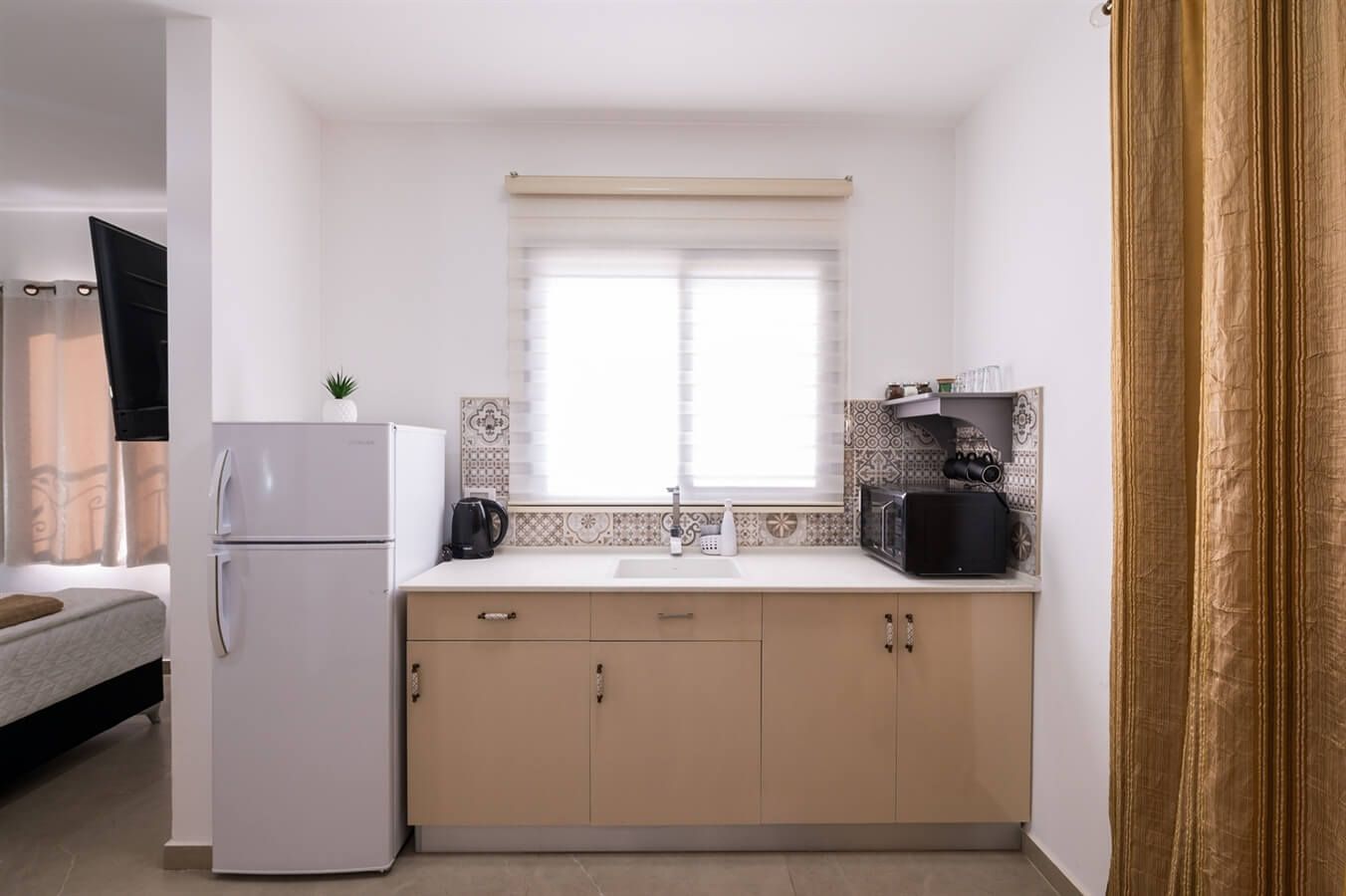 סטודיו עם ג'קוזי ומרפסת - זוהר במדבר 2