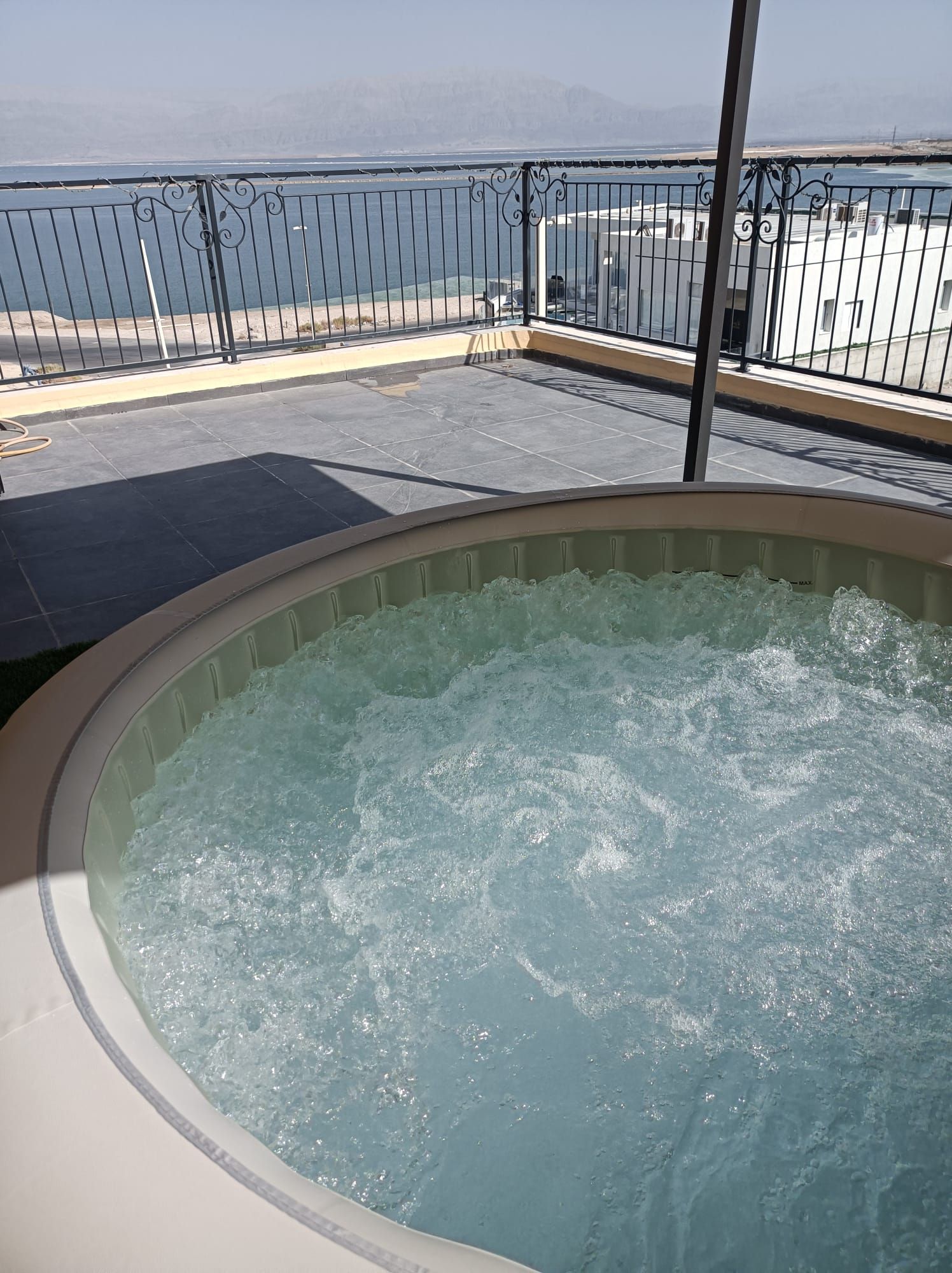 סטודיו עם ג'קוזי ומרפסת - זוהר במדבר in נווה זוהר, ים המלח, ישראל