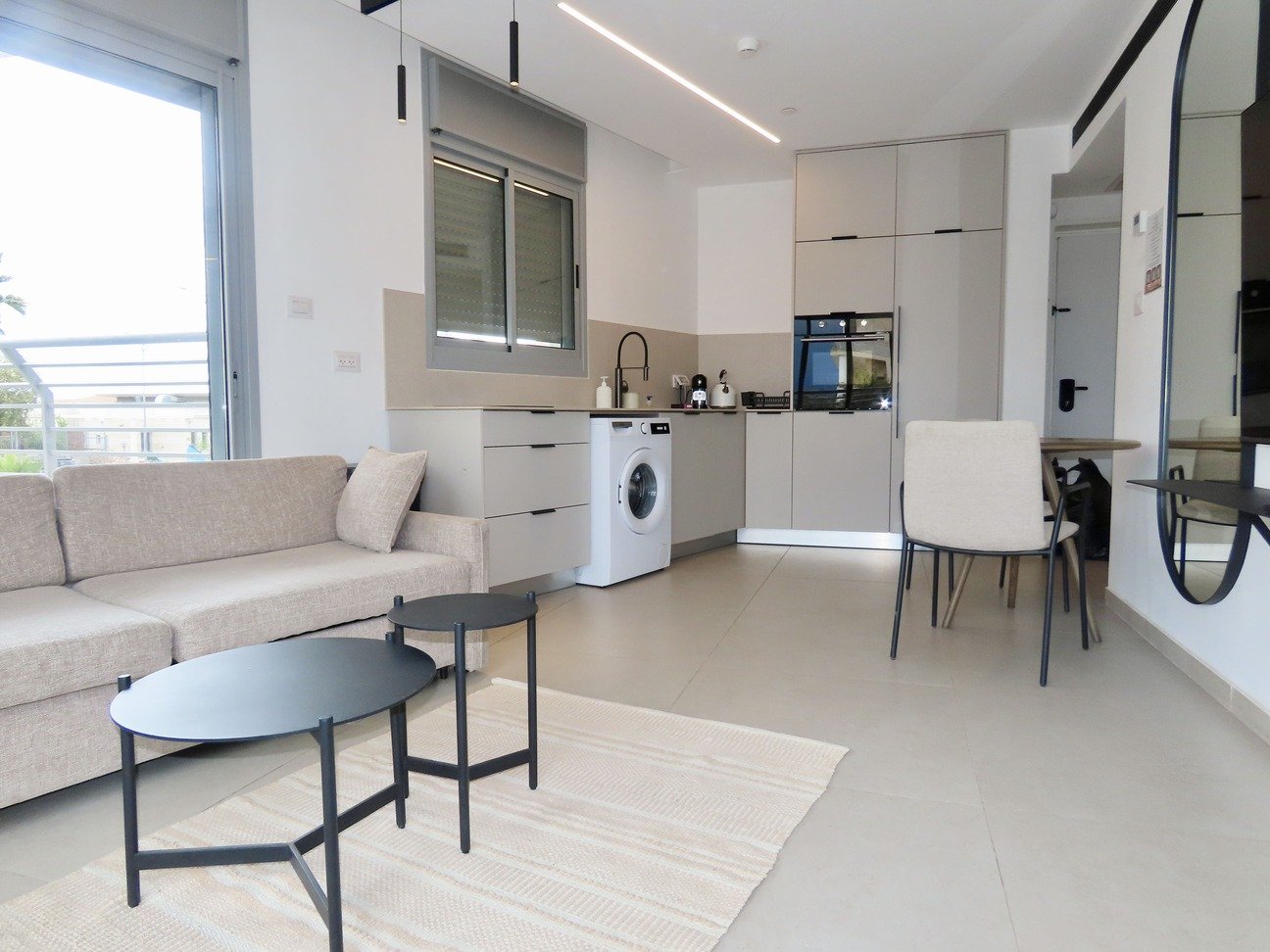 Family vacation apartment with pool - Desert Family